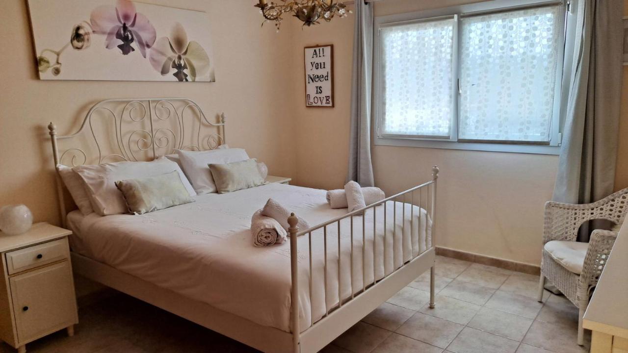 Villa Essence - A Unique Detached Villa With A-C, Heated Private Pool, Hottub, Gardens, Patios And Stunning Views! Tías Kültér fotó
