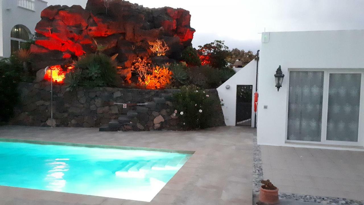 Villa Essence - A Unique Detached Villa With A-C, Heated Private Pool, Hottub, Gardens, Patios And Stunning Views! Tías Kültér fotó