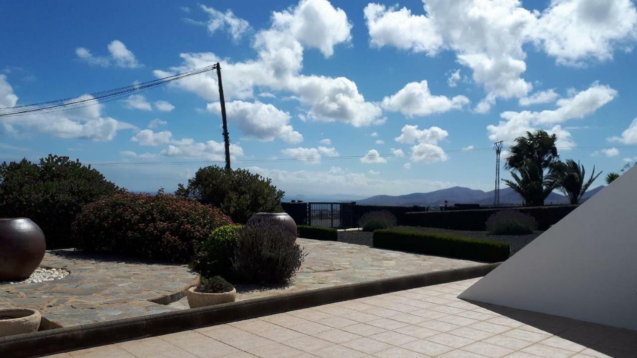 Villa Essence - A Unique Detached Villa With A-C, Heated Private Pool, Hottub, Gardens, Patios And Stunning Views! Tías Kültér fotó